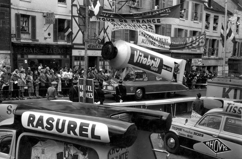 La caravane publicitaire du Tour de France 1958