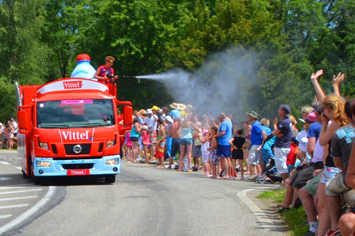 Le camion Vittel sur caravane du Tour de France